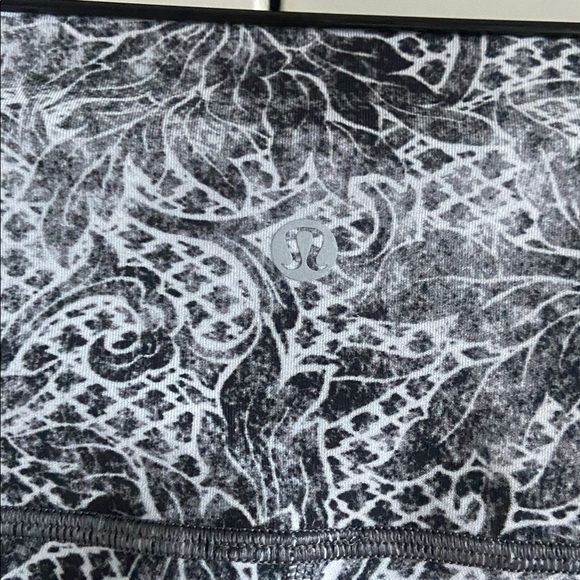 Lululemon Wunder Under Crop (High-Rise) *Full-On Luxtreme 21" EUC - Picture 13 of 14